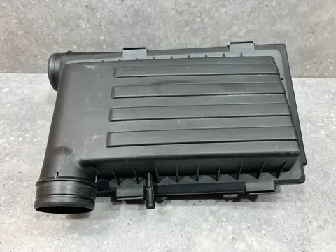 Корпус воздушногo фильтра Volkswagen Jetta 6 рест.