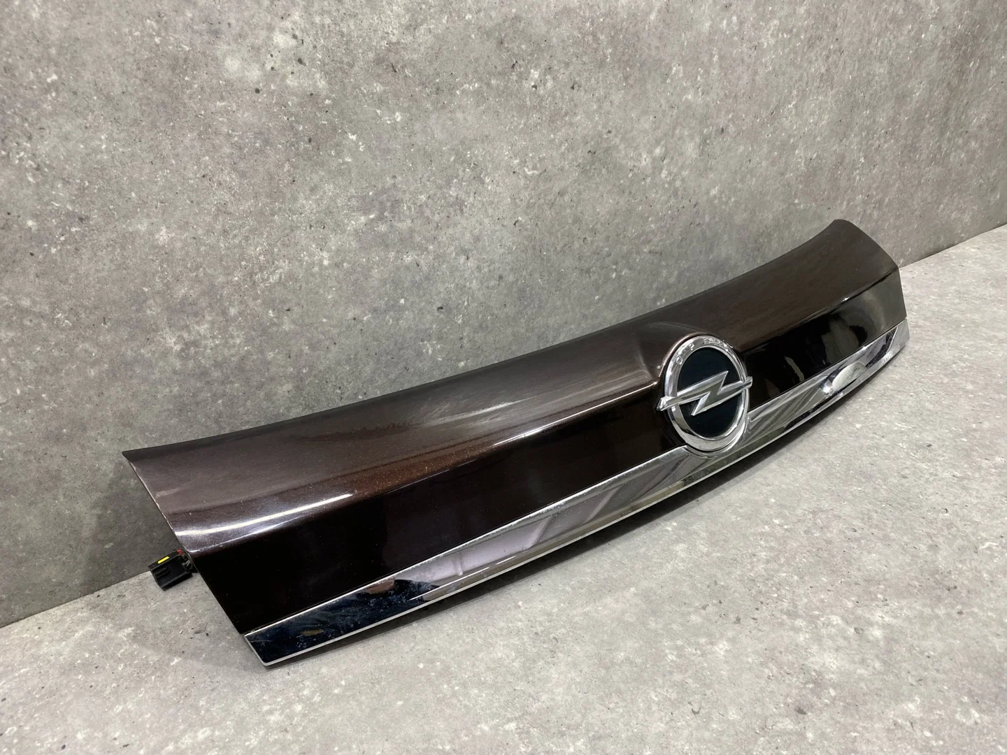 Накладка крышки багажника Opel Mokka 1 J13 2014 - миниатюра 3