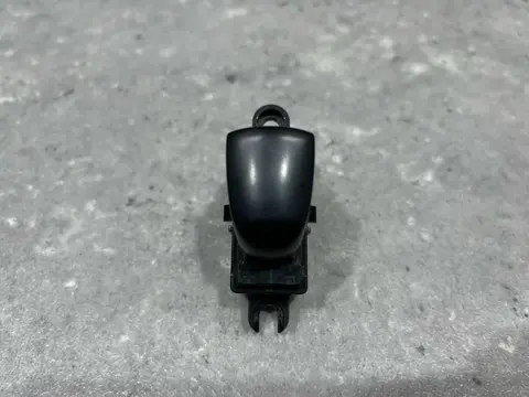 Кнопка стеклоподъемника двери задней Nissan J11