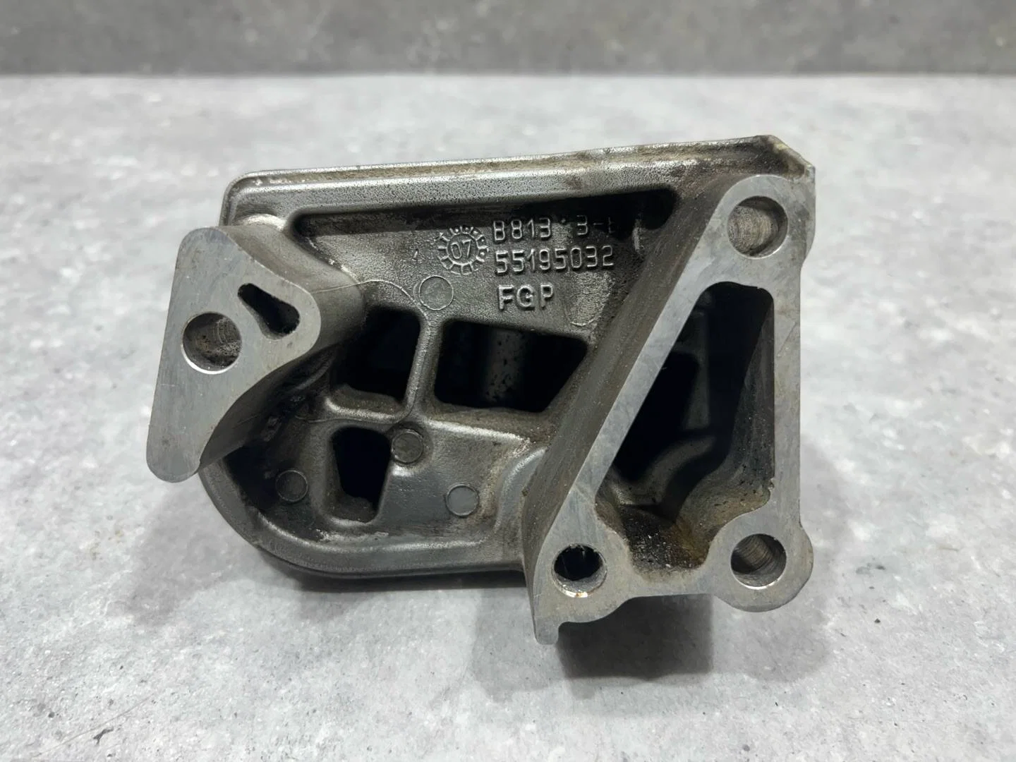 Кронштейн двигателя правый Fiat Punto 55195032 - миниатюра 6