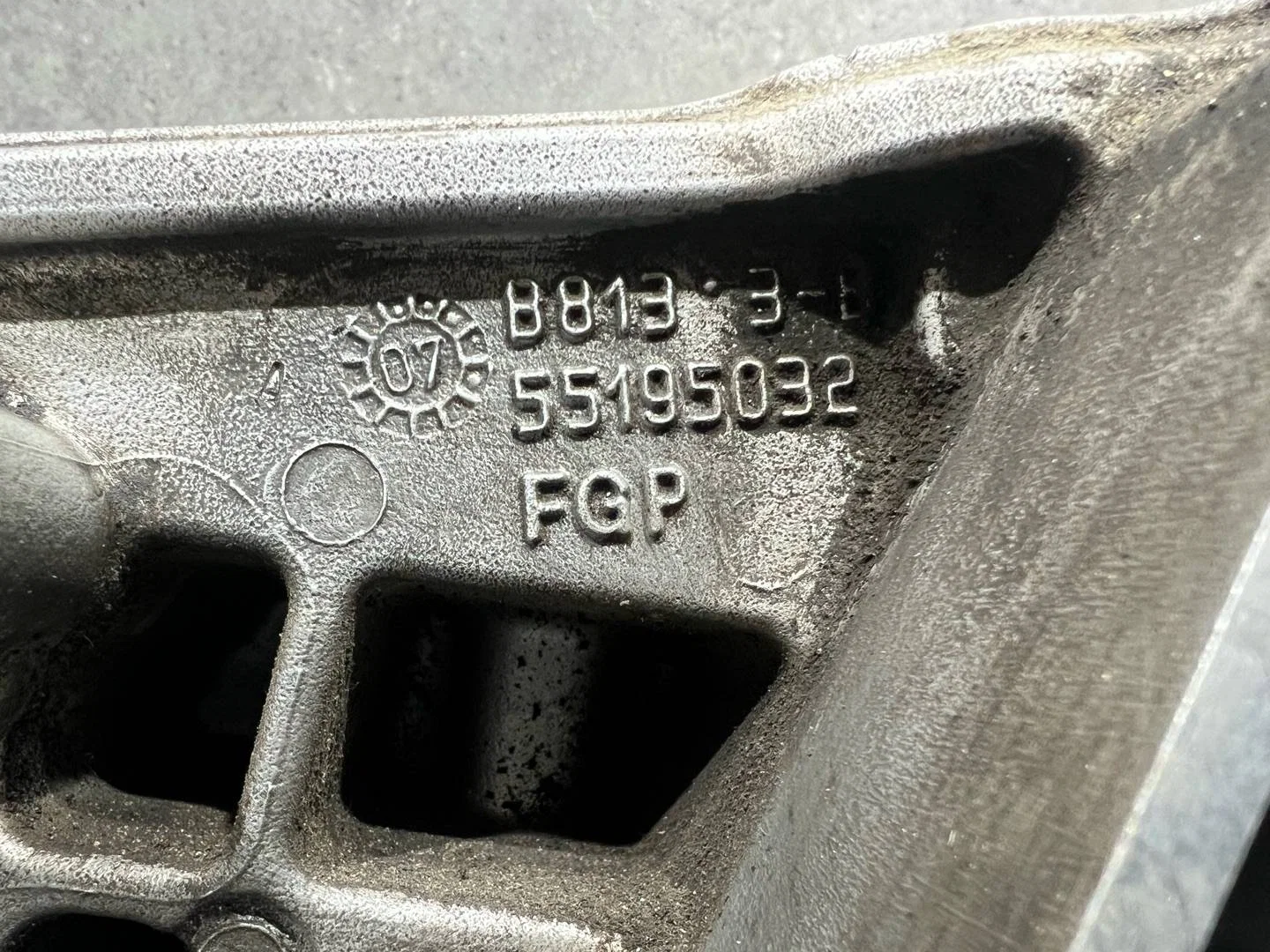 Кронштейн двигателя правый Fiat Punto 55195032 - миниатюра 7