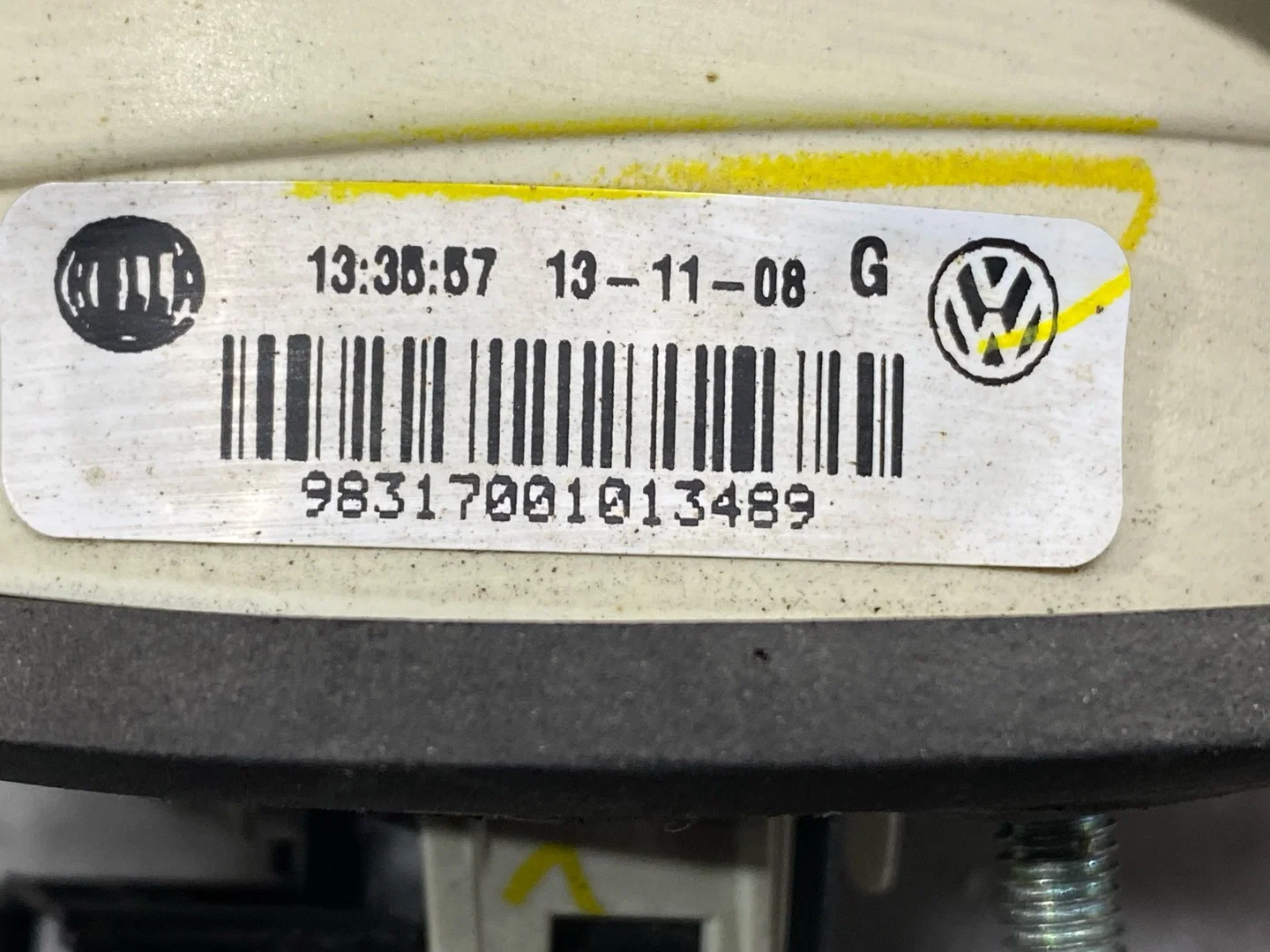 Фонарь задний внутренний левый Volkswagen Jetta 5 - миниатюра 10