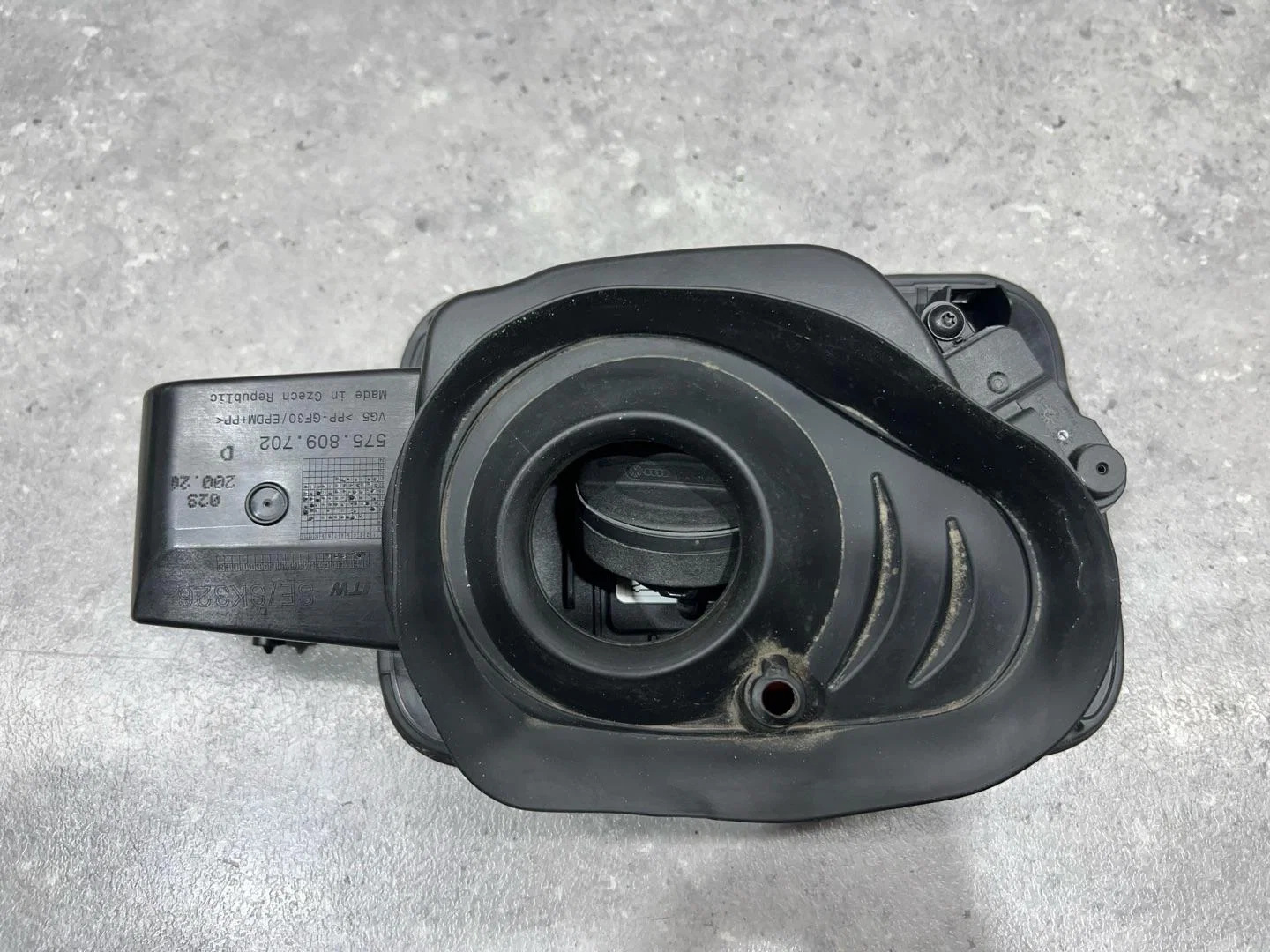Лючок топливного бака Volkswagen Taos 1 2021 - миниатюра 7