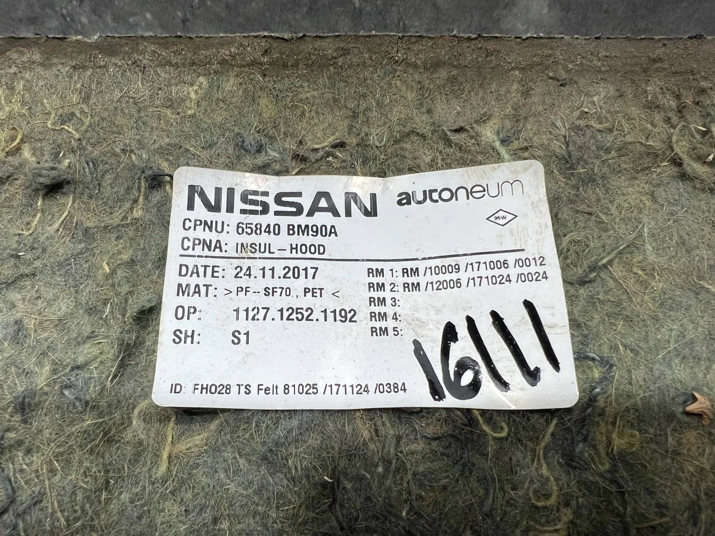 Шумоизоляция капота Nissan Qashqai J11 2017 - миниатюра 8