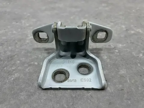 Петля двери Renault Logan 2 L8 2018 6001546883