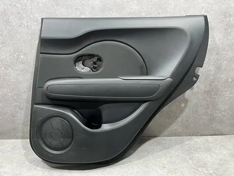 Обшивка двери задней правой Kia Soul 2 рест. PS