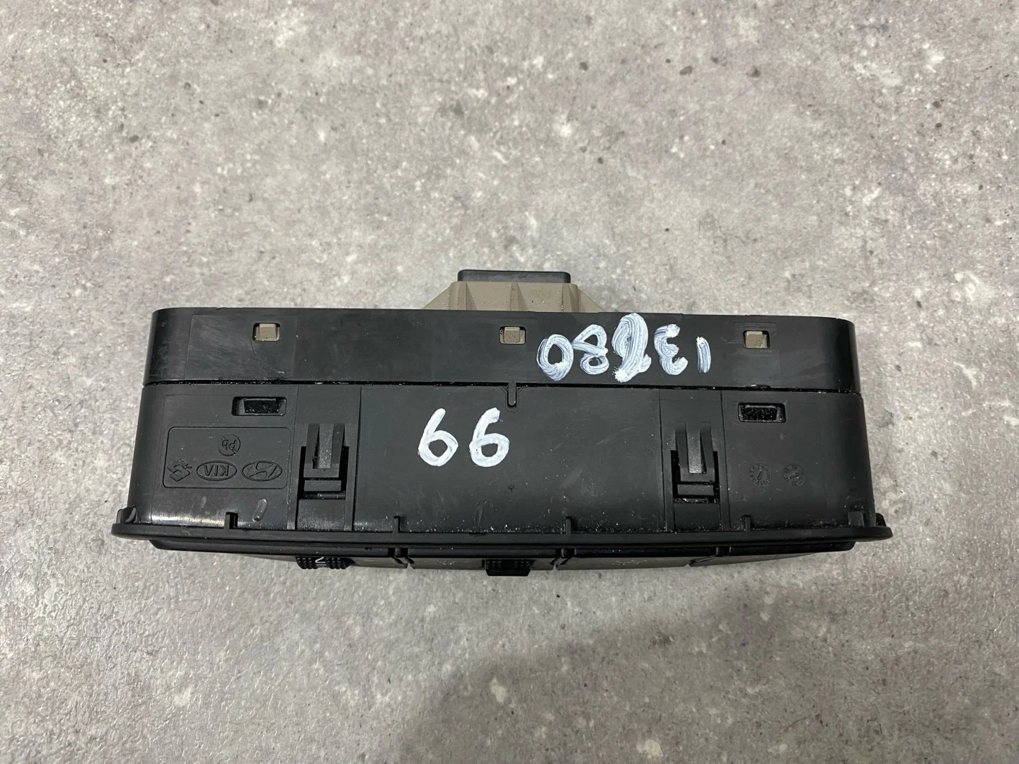 Блок кнопок Kia Rio X-Line 1 FB 2020 93700H0DA0WK - миниатюра 2