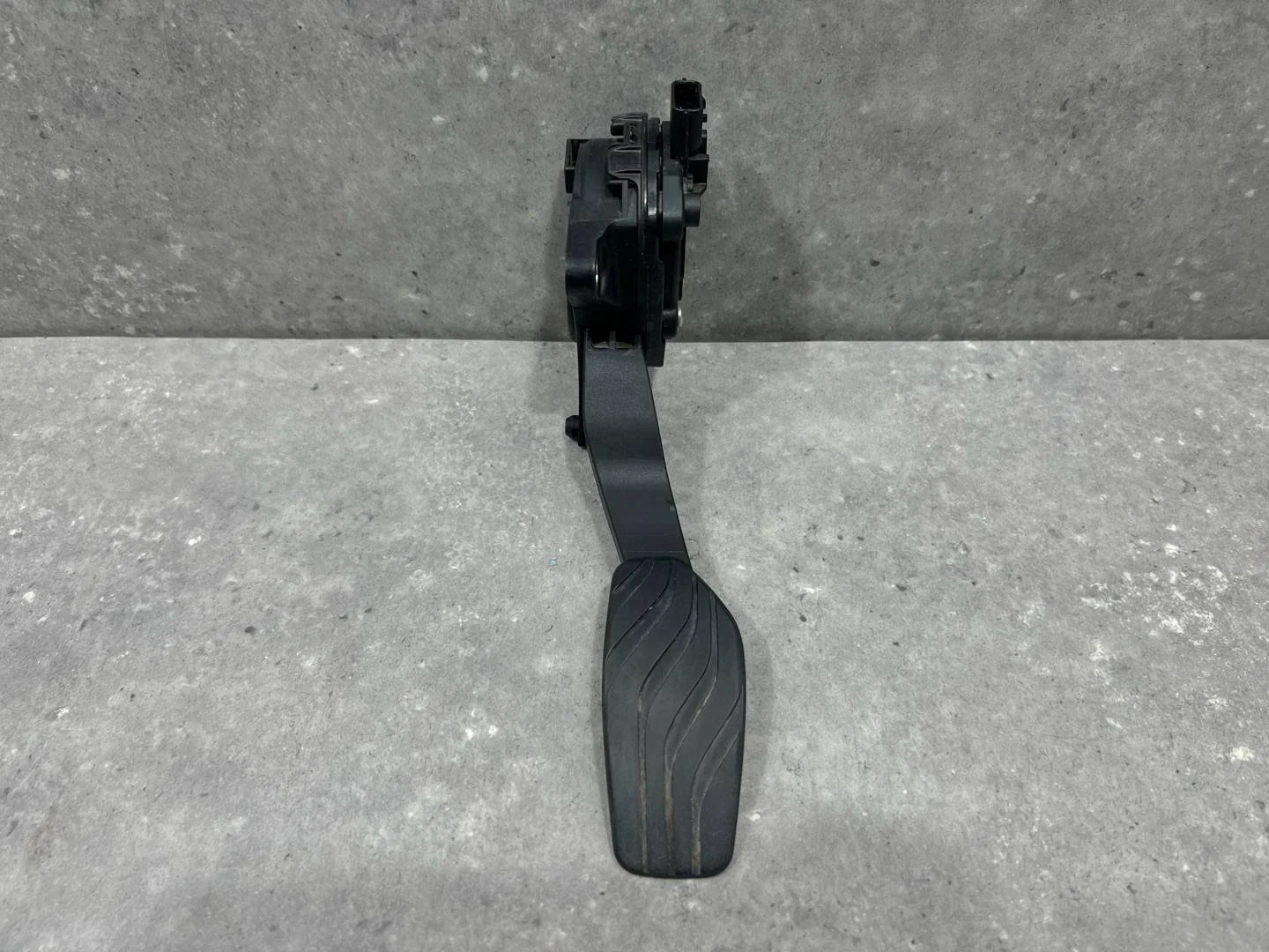 Педаль газа Nissan Qashqai J11 2017 180024BA0A - изображение 1