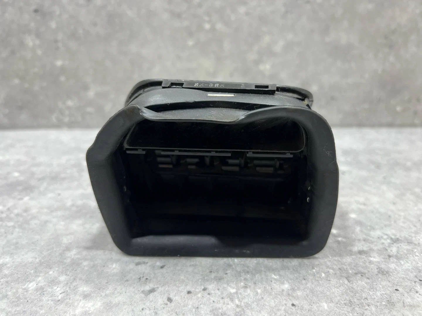 Дефлектор обдува салона левый Fiat Punto 735416869 - миниатюра 4