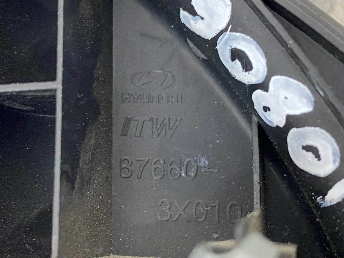 Уголок двери внутренний передний правый Hyundai 5 - миниатюра 7