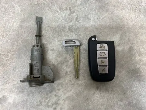 Ключ Hyundai Avante 5 MD 2011 954403X000