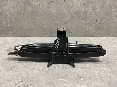 Домкрат Renault Duster 1 HSA 2013 995506680R