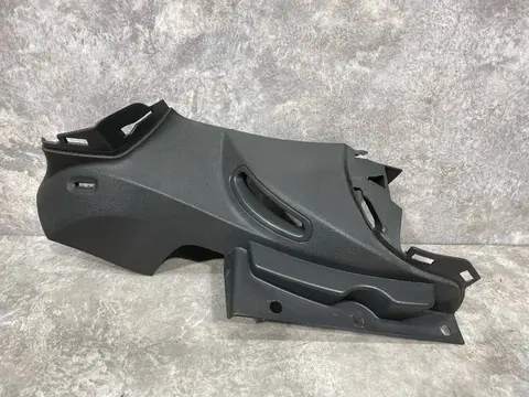 Держатель задней полки правый Ford Focus 2 CB4