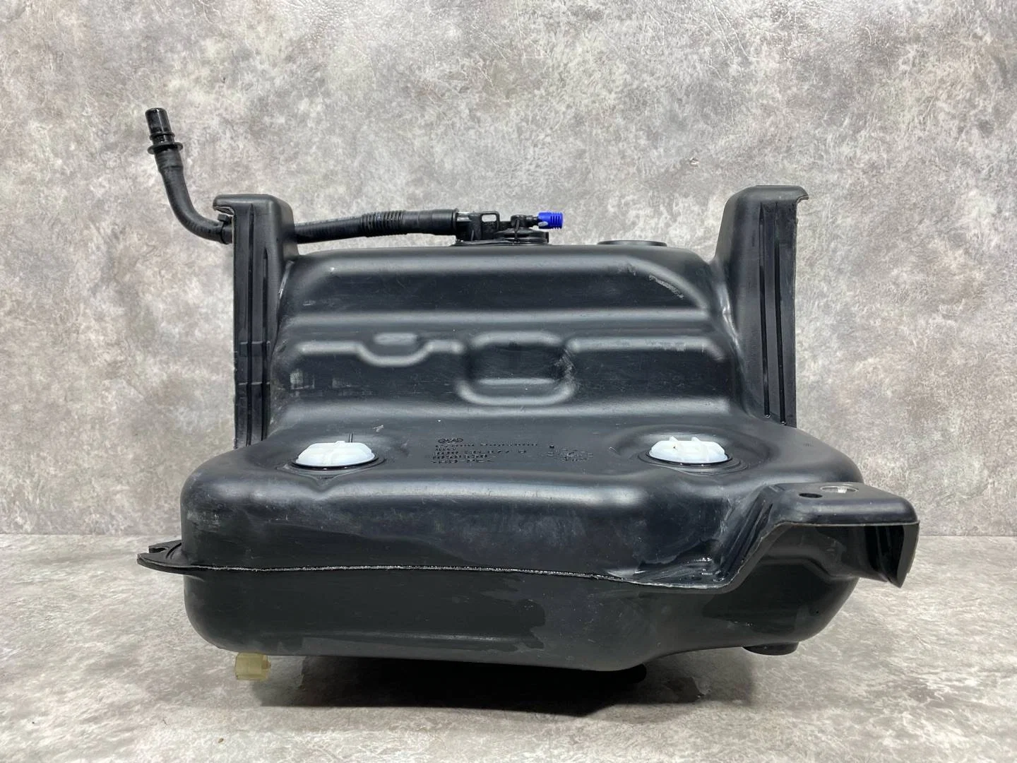 Бак AdBlue Volkswagen Passat B8 3G5 2018 - миниатюра 2