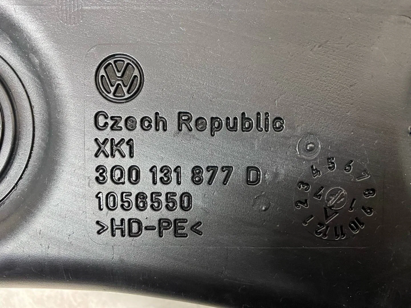 Бак AdBlue Volkswagen Passat B8 3G5 2018 - миниатюра 4