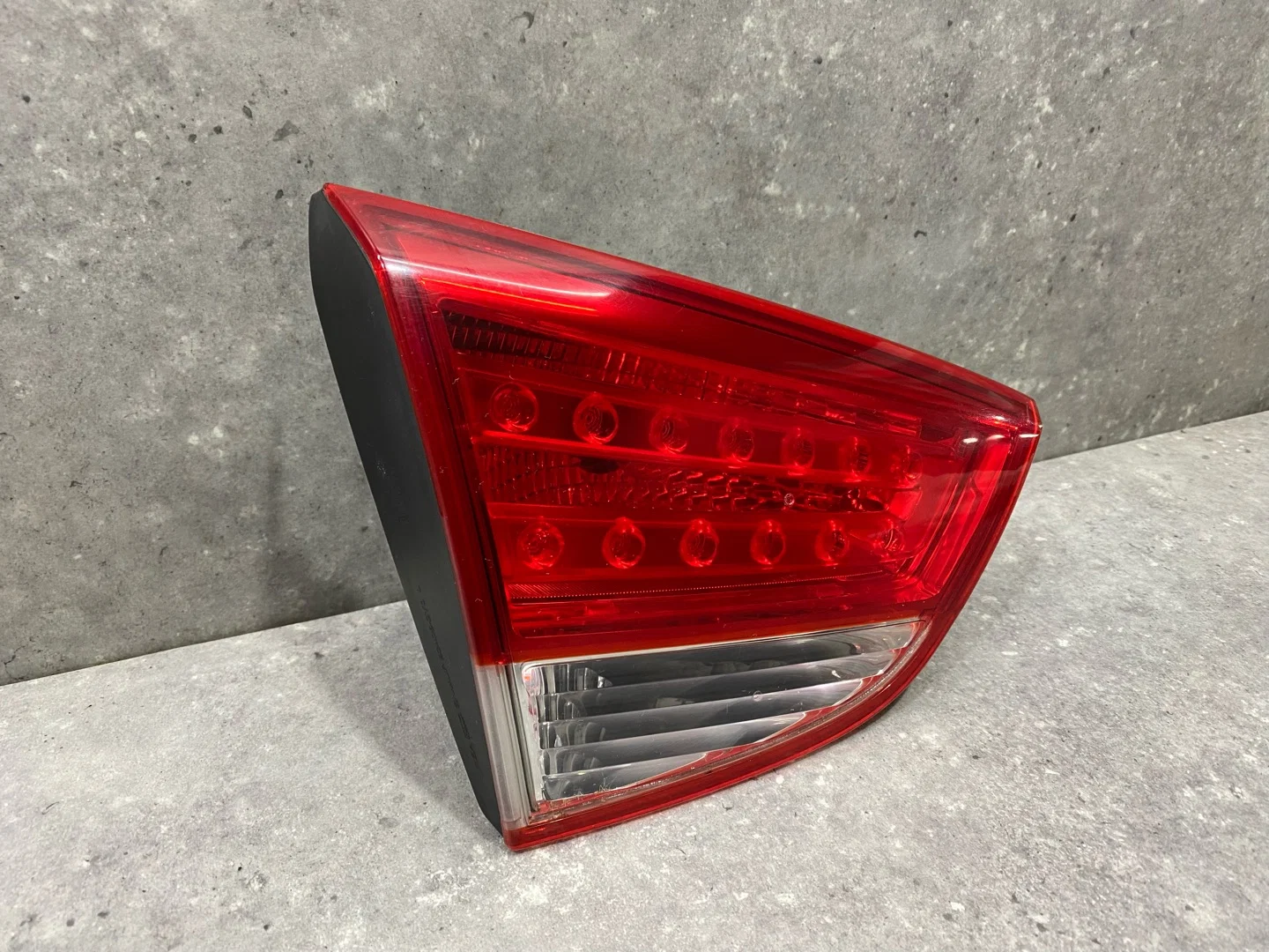 Фонарь задний внутренний левый Hyundai ix35 1 LM - миниатюра 2