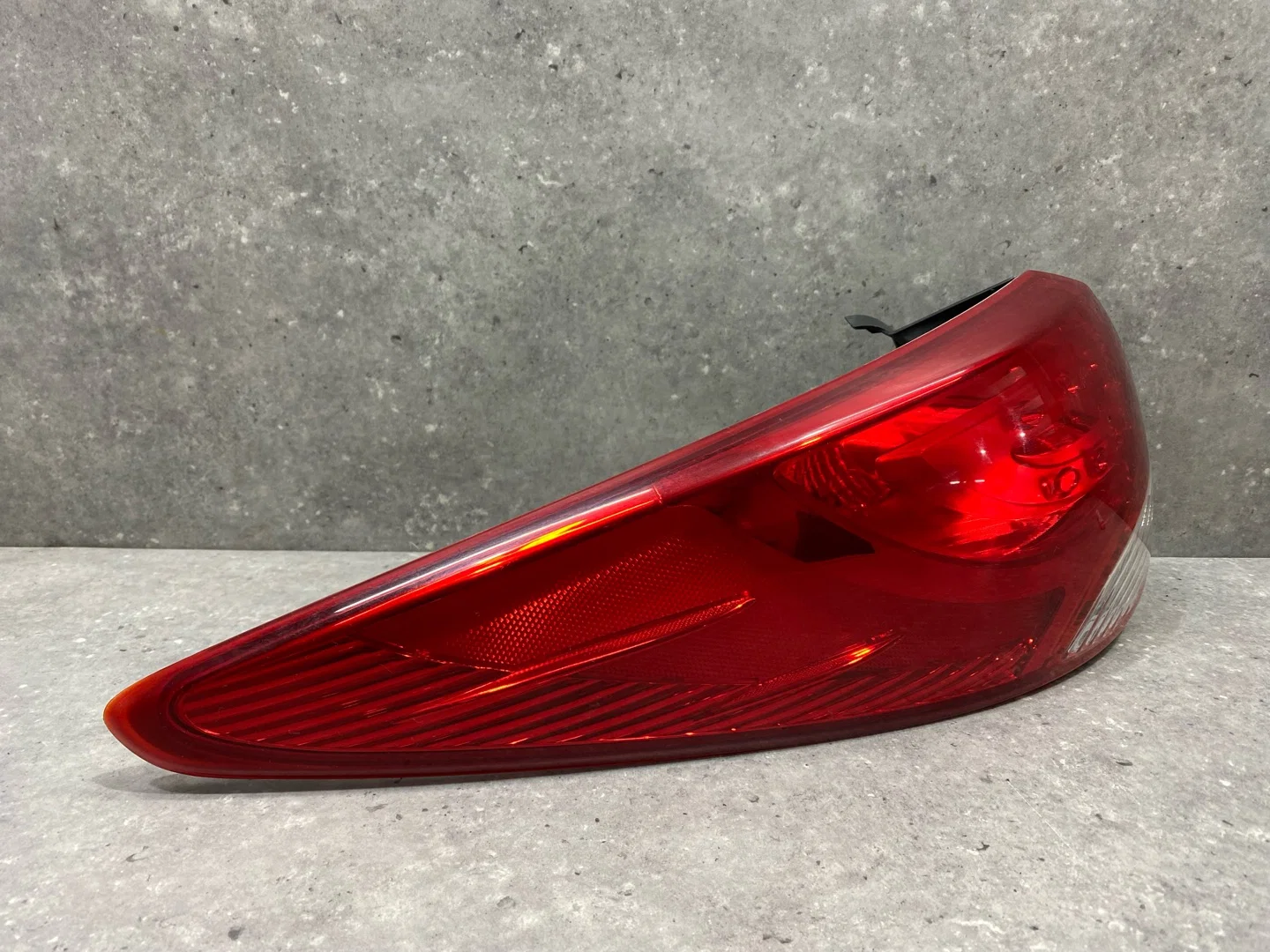 Фонарь задний наружный левый Hyundai ix35 1 LM - миниатюра 3