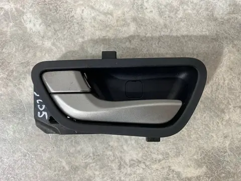 Ручка внутренняя двери передней левой Hyundai 2