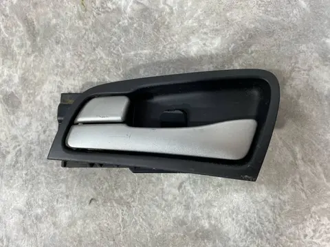 Ручка внутренняя двери задней левой Hyundai 1