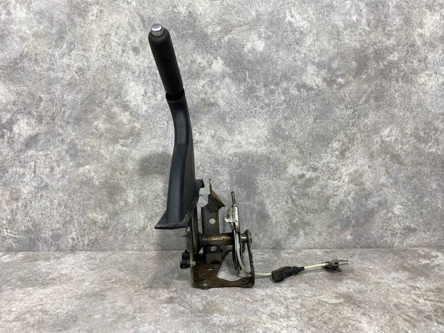 Кран ручного тормоза (ручник) Mazda 3 2 2011 - миниатюра 5