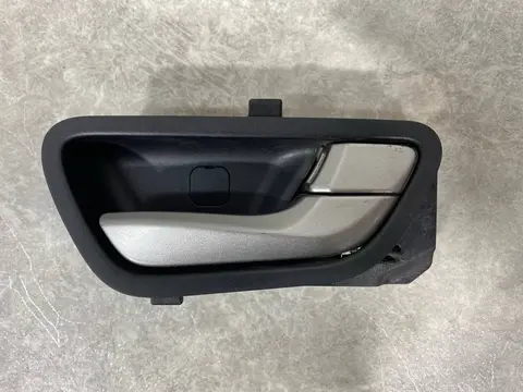 Ручка внутренняя двери правой Hyundai Solaris 2