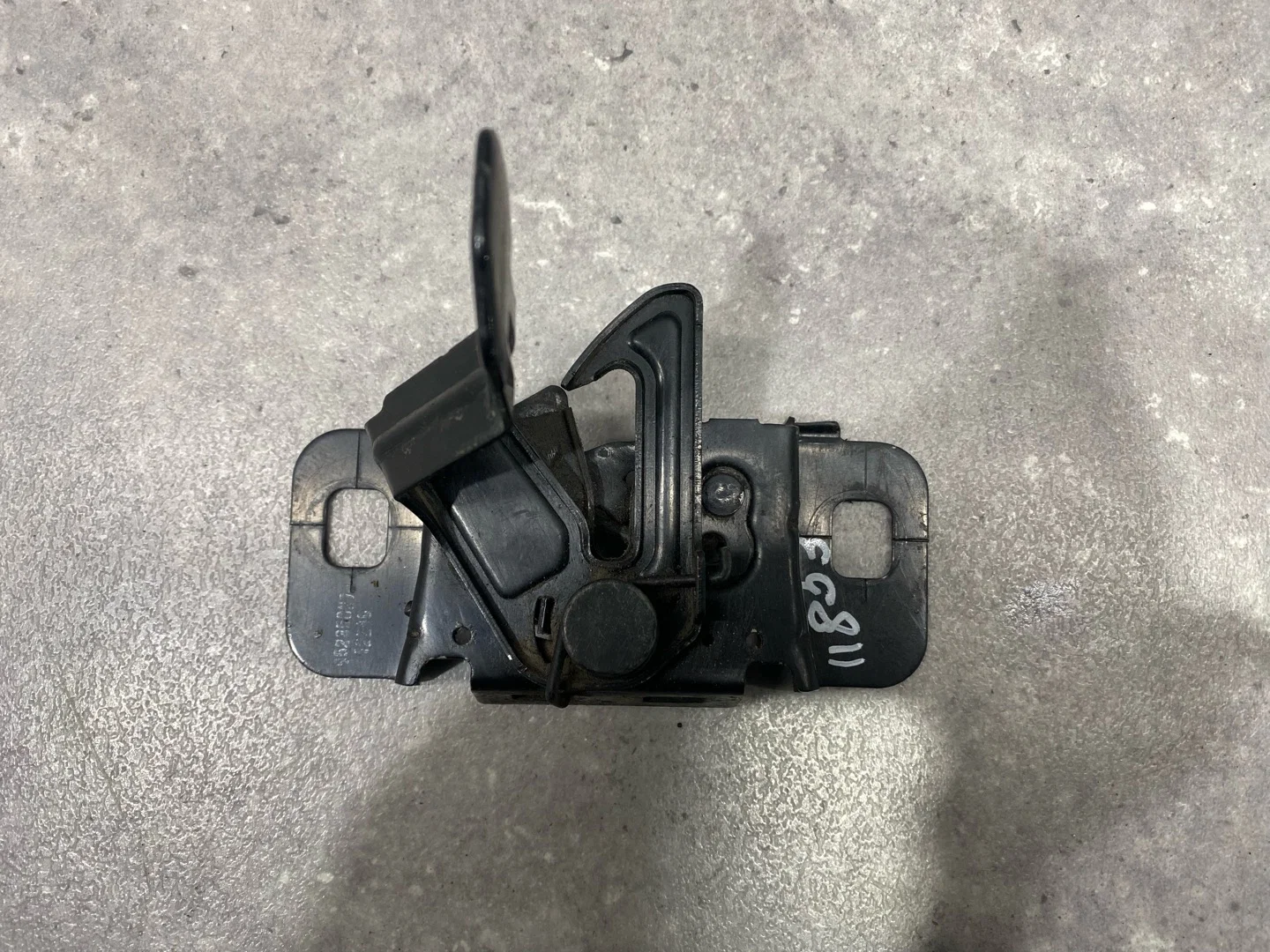 Замок капота Chevrolet Aveo T300 2012 95235827 - миниатюра 2