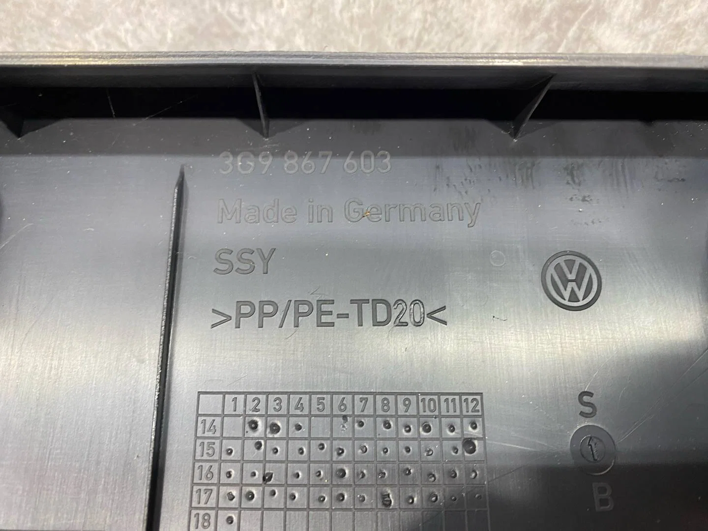 Обшивка двери багажника Volkswagen Passat B8 3G5 - миниатюра 7