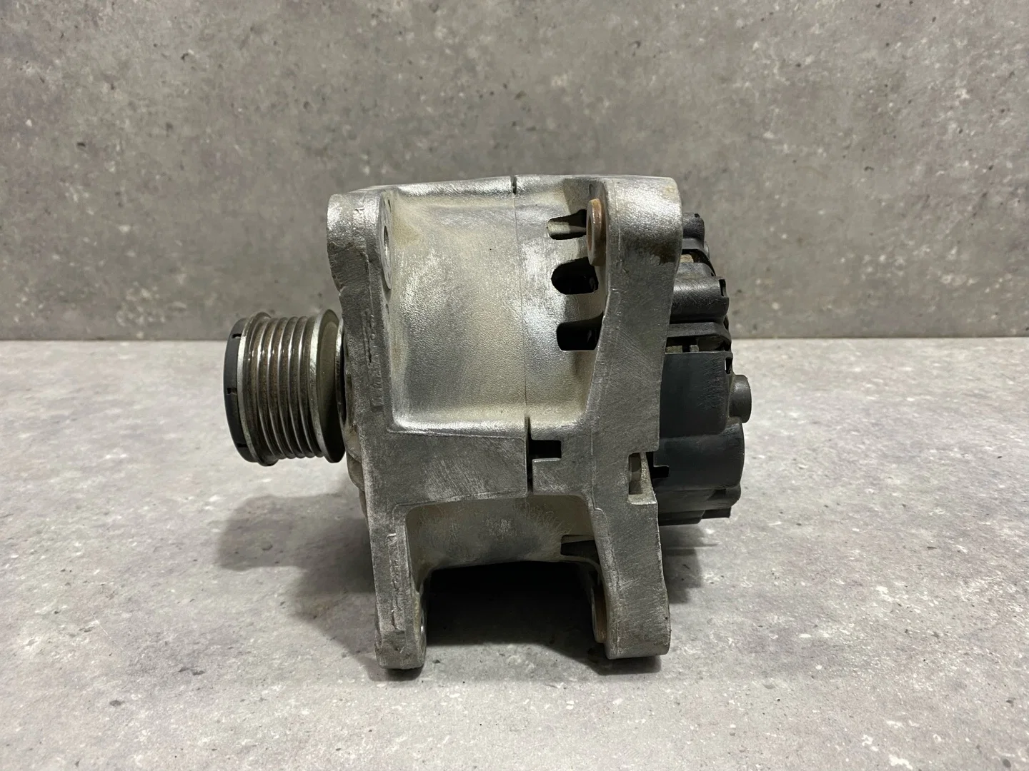 Генератор Renault Duster 1 HSA 2013 7711368385 - миниатюра 2