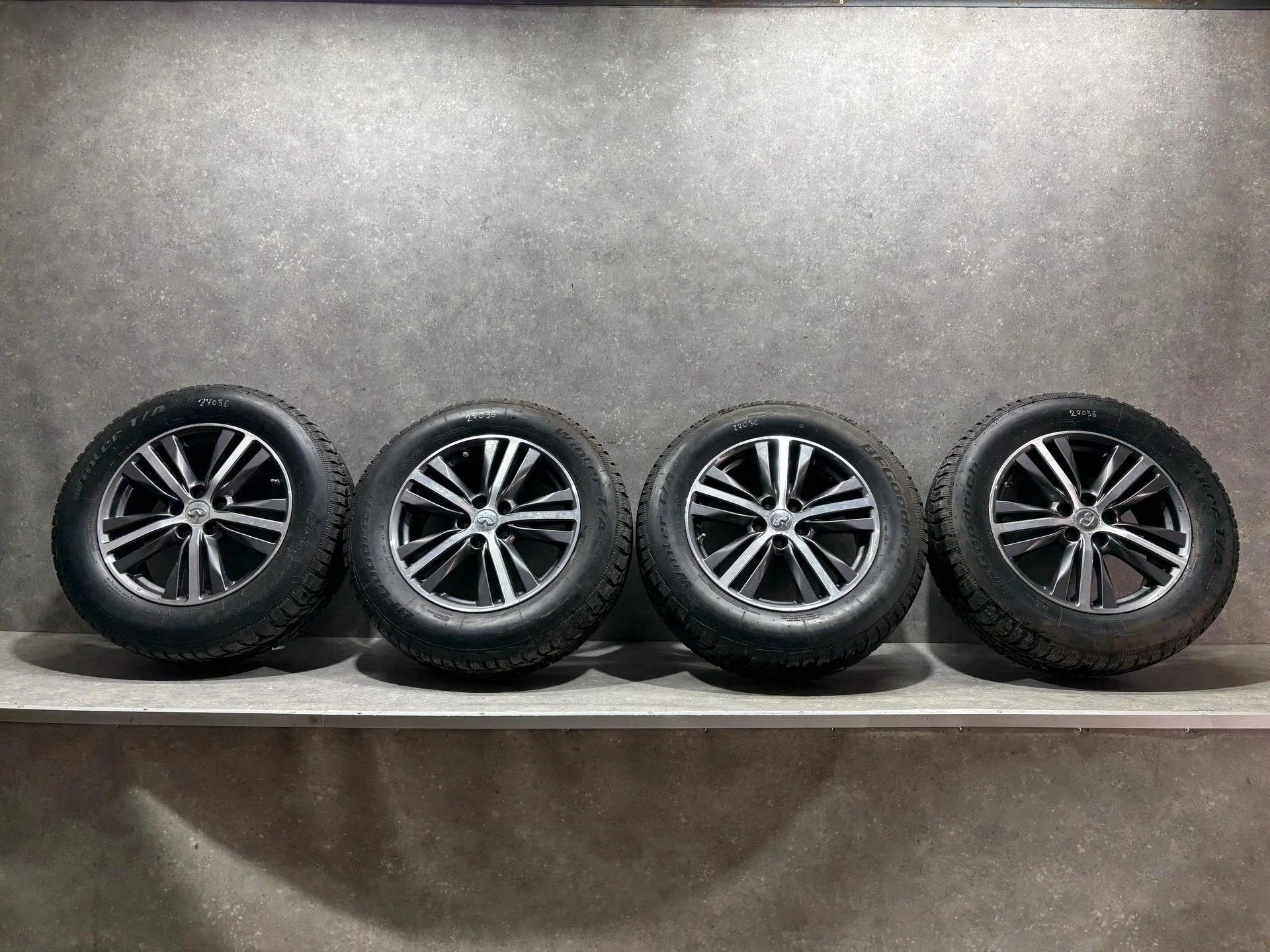 Комплект колес R16x7.5 5x114.3 (Bfgoodrich Winter T/A KSI 235/65) - изображение 1