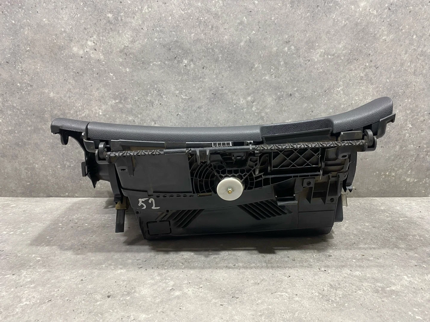Бардачок Skoda Octavia 2 1Z3 2008 1Z1857097F47H - миниатюра 9