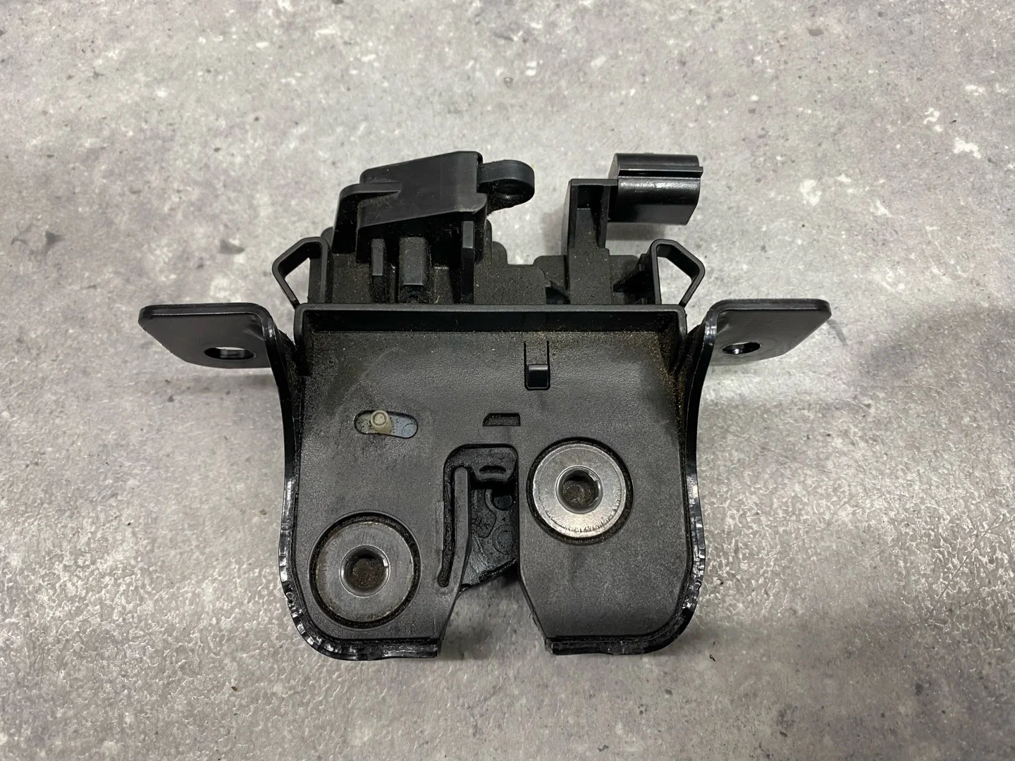 Замок багажника Renault Duster 1 HSA 2013 - миниатюра 5