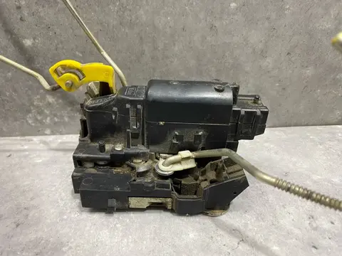Замок двери задней правой Renault Duster 1 HSA