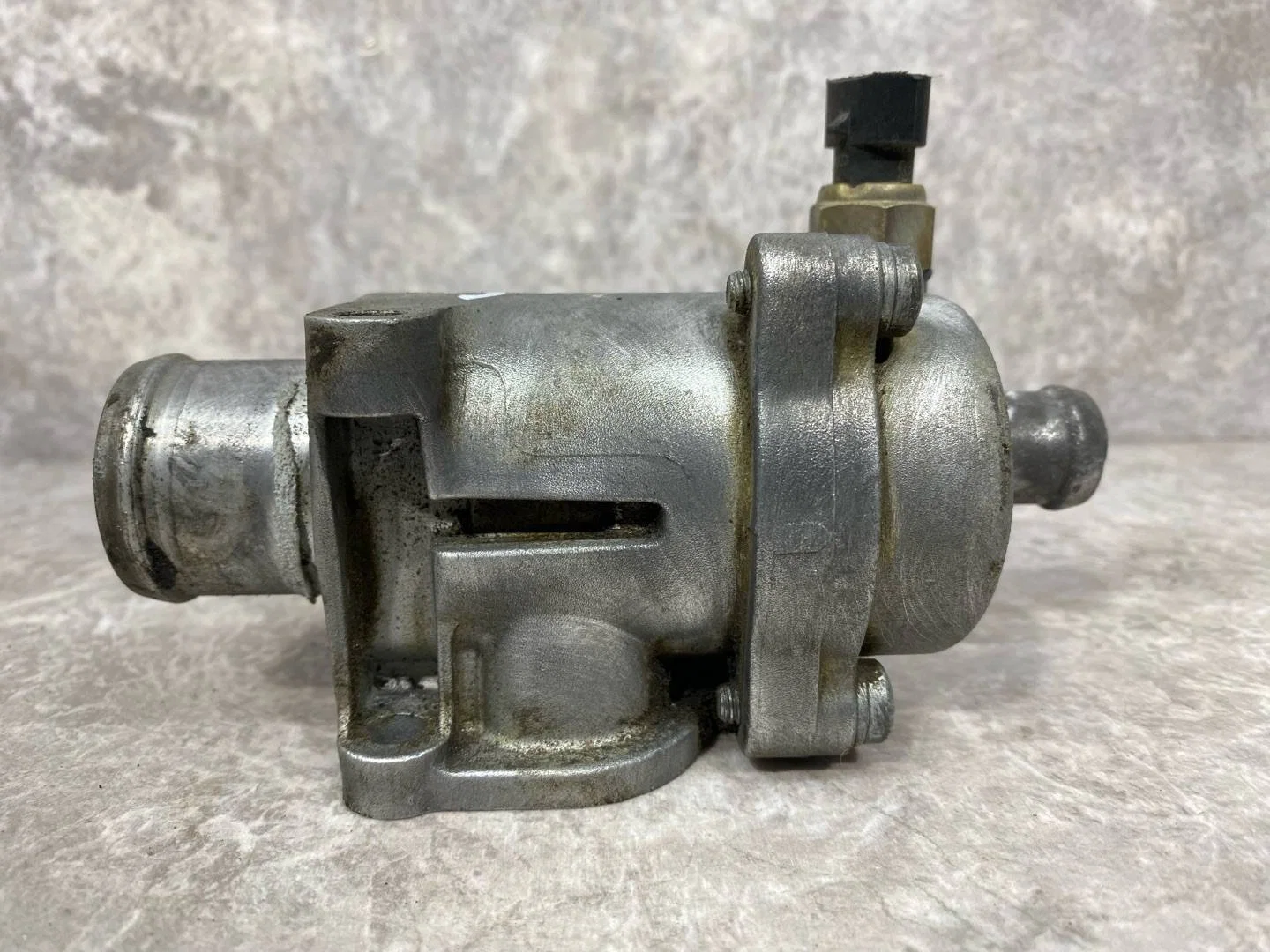 Корпус термостата Datsun on-DO 1 2195 212005PA0A - изображение 1