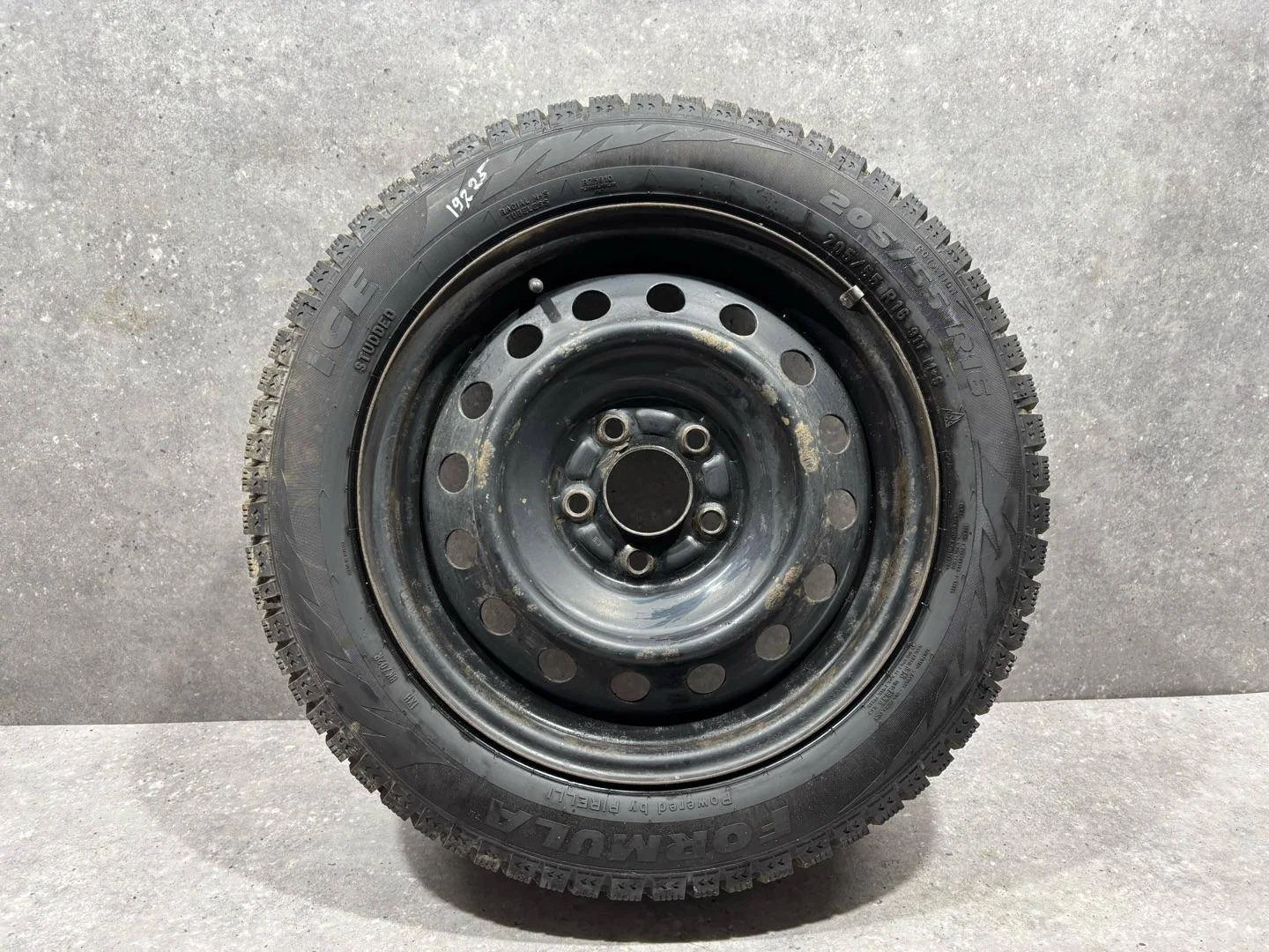 Колесо R16x6 5x114.3 (Pirelli Formula Ice 205/55) - изображение 1