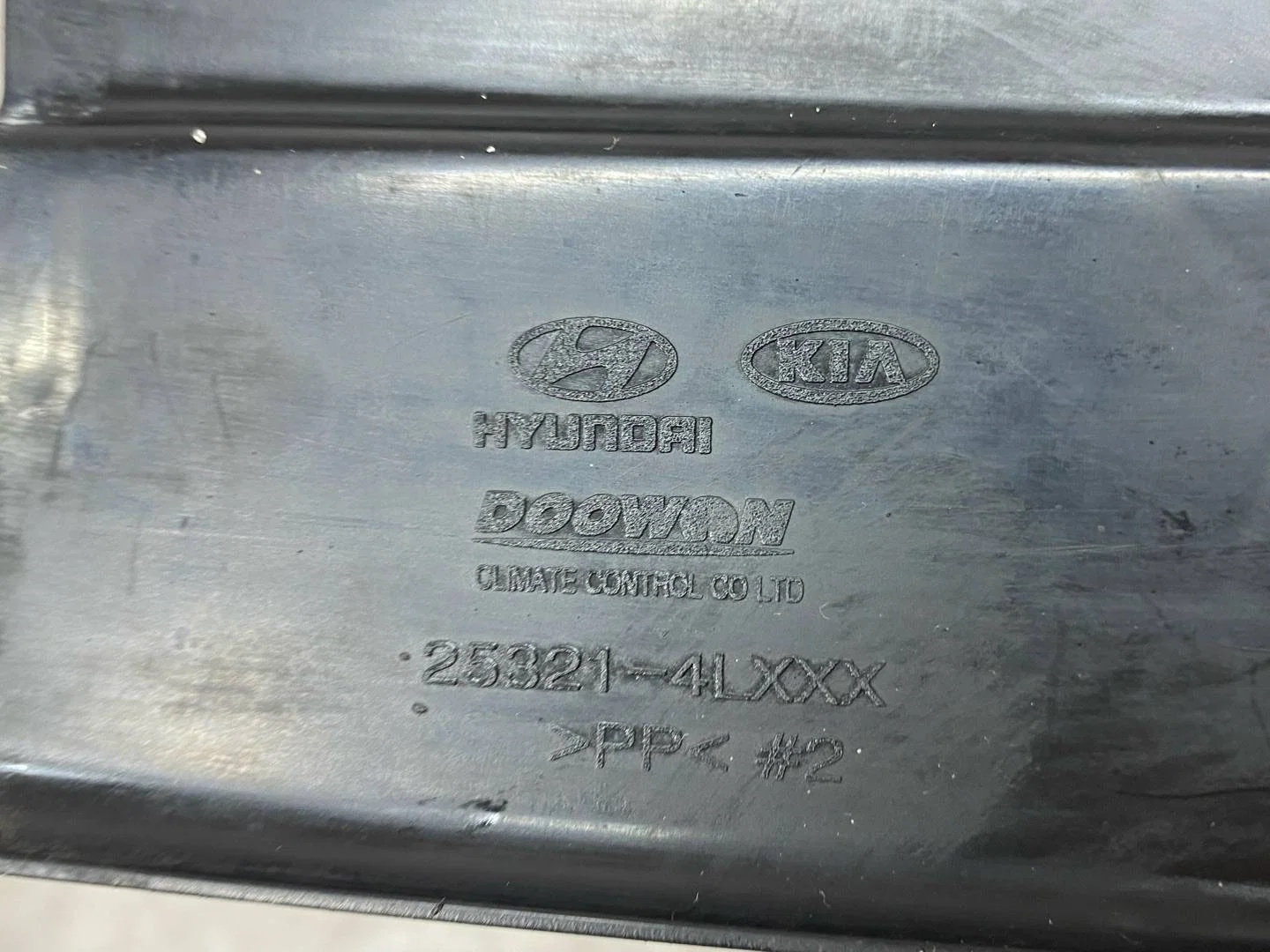 пыльник двигателя левый Hyundai Solaris 1 RB 2012 - миниатюра 7