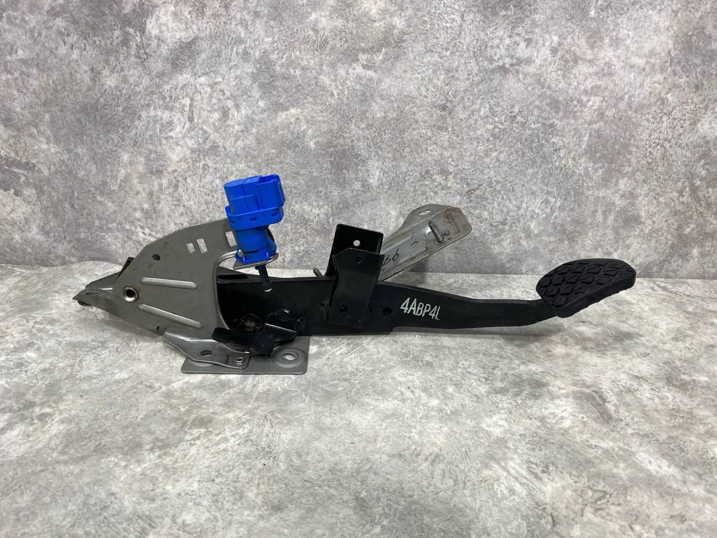 Педаль тормоза Mazda 3 1 рест. 2006 BP4L43300D - миниатюра 3