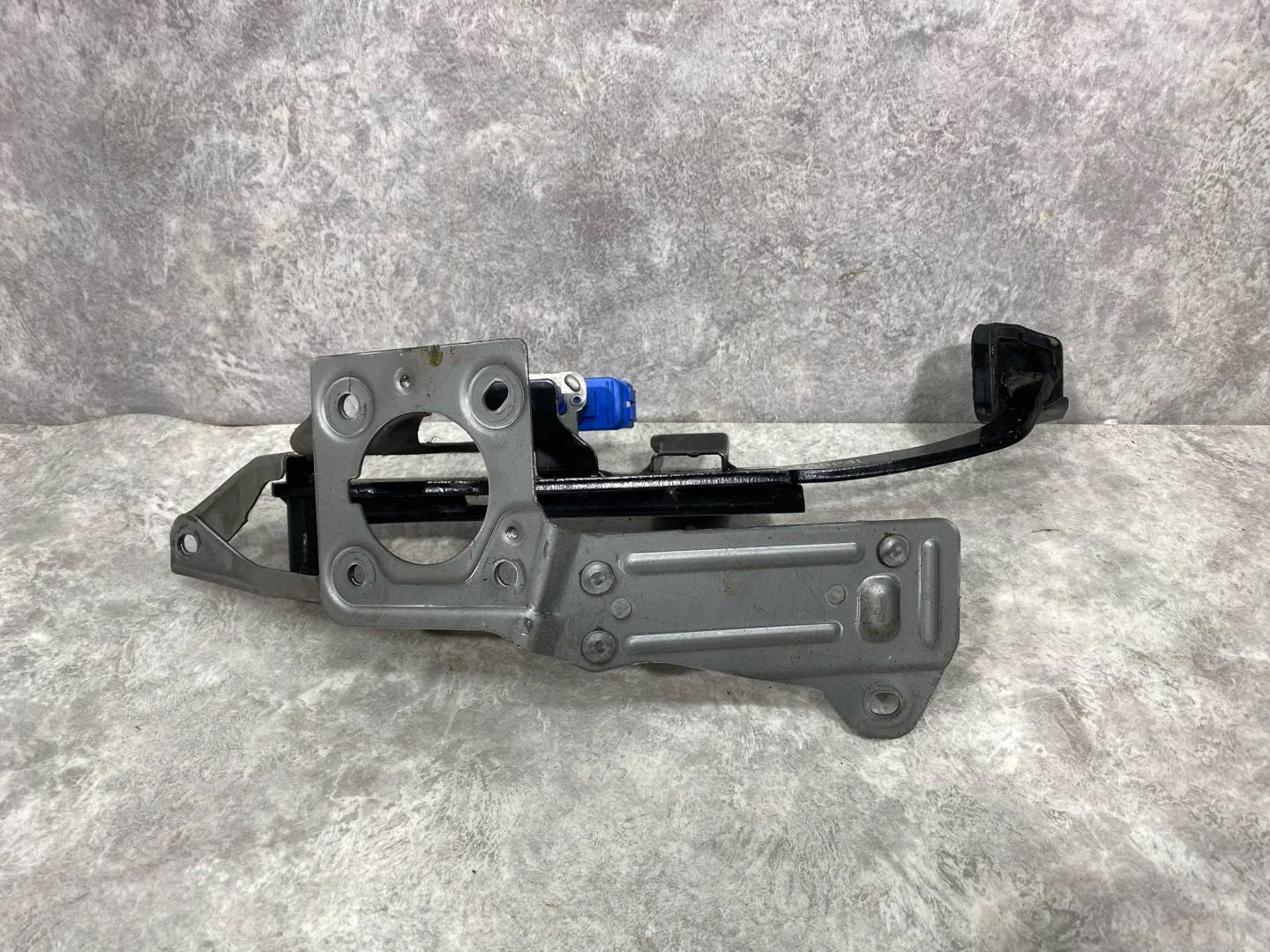 Педаль тормоза Mazda 3 1 рест. 2006 BP4L43300D - миниатюра 4
