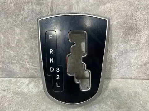 Рамка обрамление кулисы Hyundai Solaris 1 RB 2012