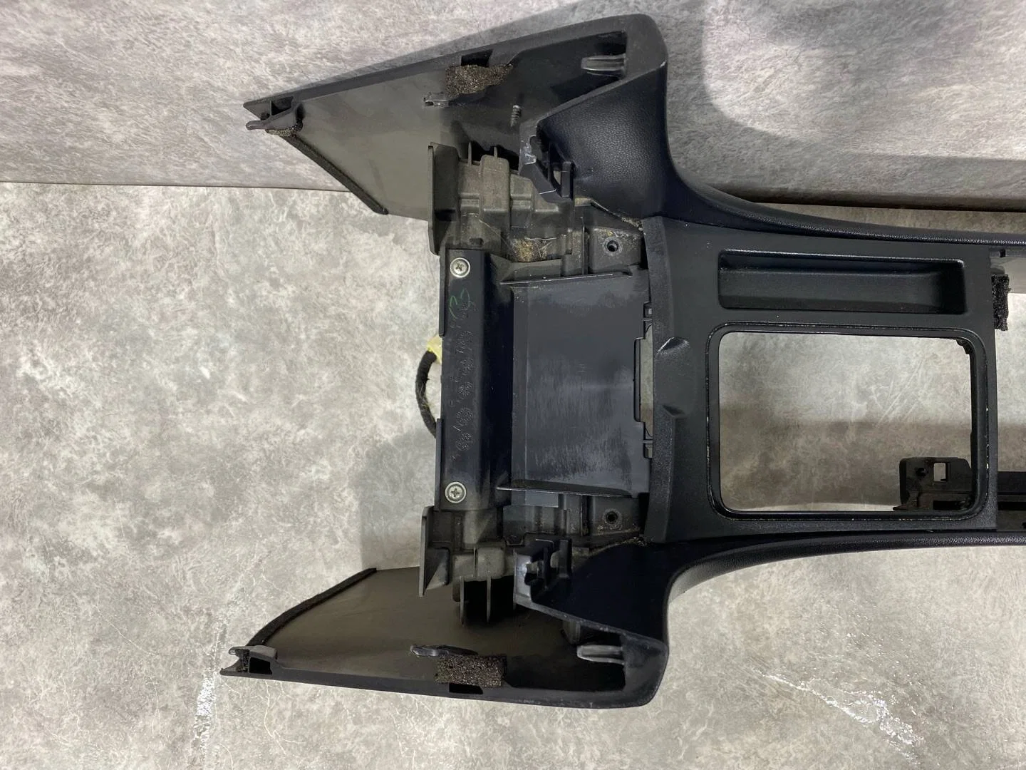 Консоль салона Mazda 3 1 рест. 2006 BAN664420A02 - миниатюра 3