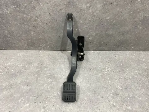 Педаль газа Hyundai Accent 2 LC 2008 327001G000