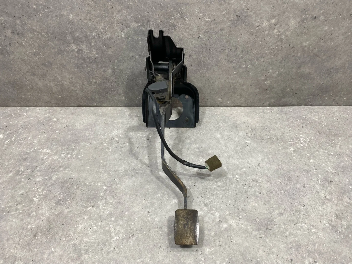 Педаль тормоза Hyundai Accent 2 LC 2008 3281025020 - изображение 1