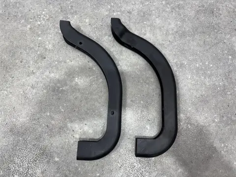 Накладка петли багажника Toyota Avensis 8281705340