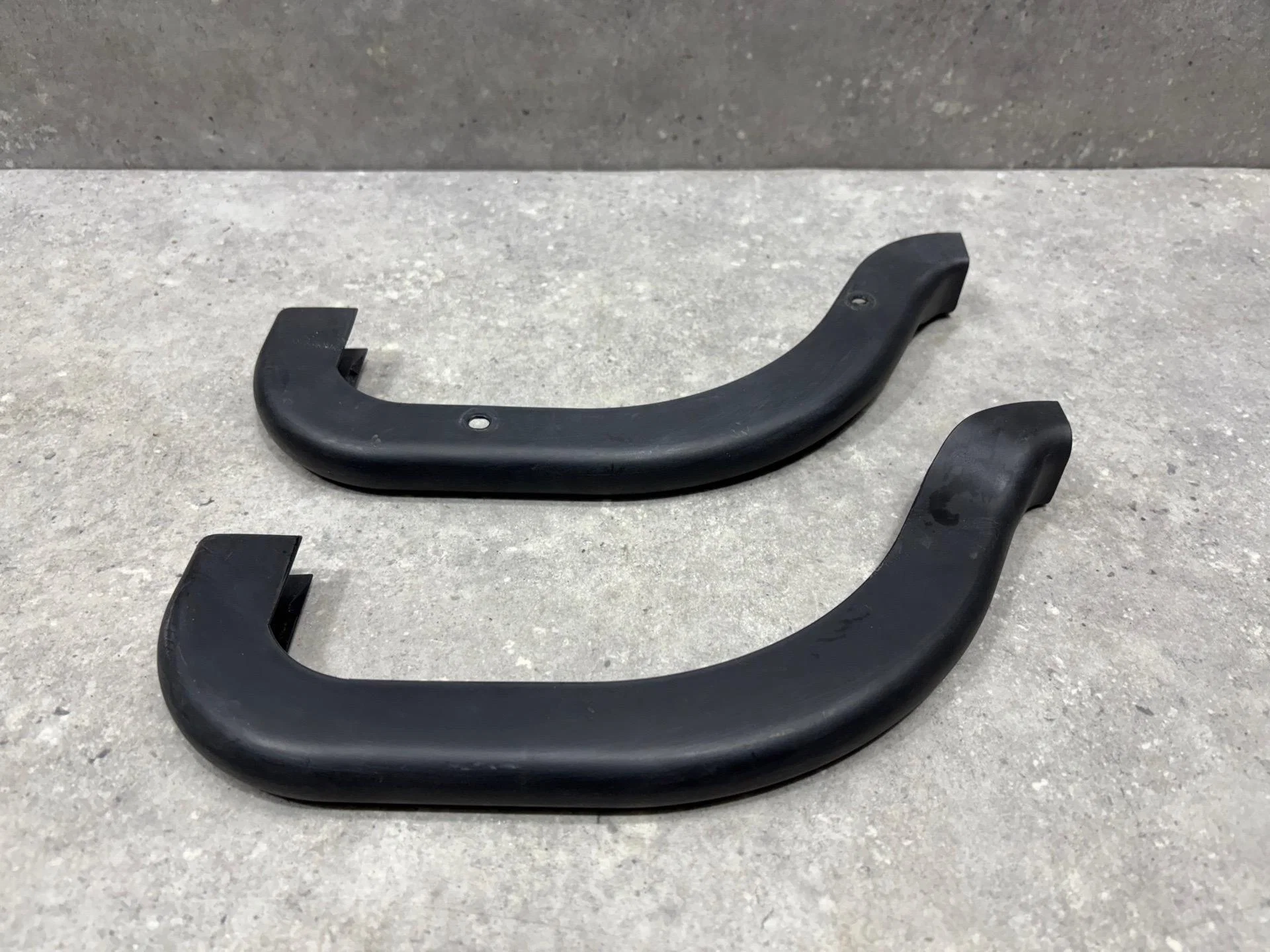 Накладка петли багажника Toyota Avensis 8281705340 - миниатюра 2