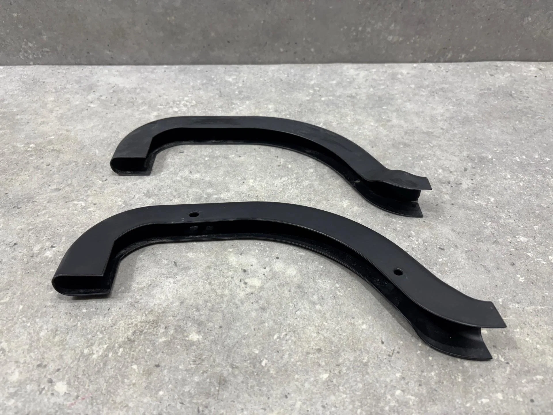 Накладка петли багажника Toyota Avensis 8281705340 - миниатюра 4