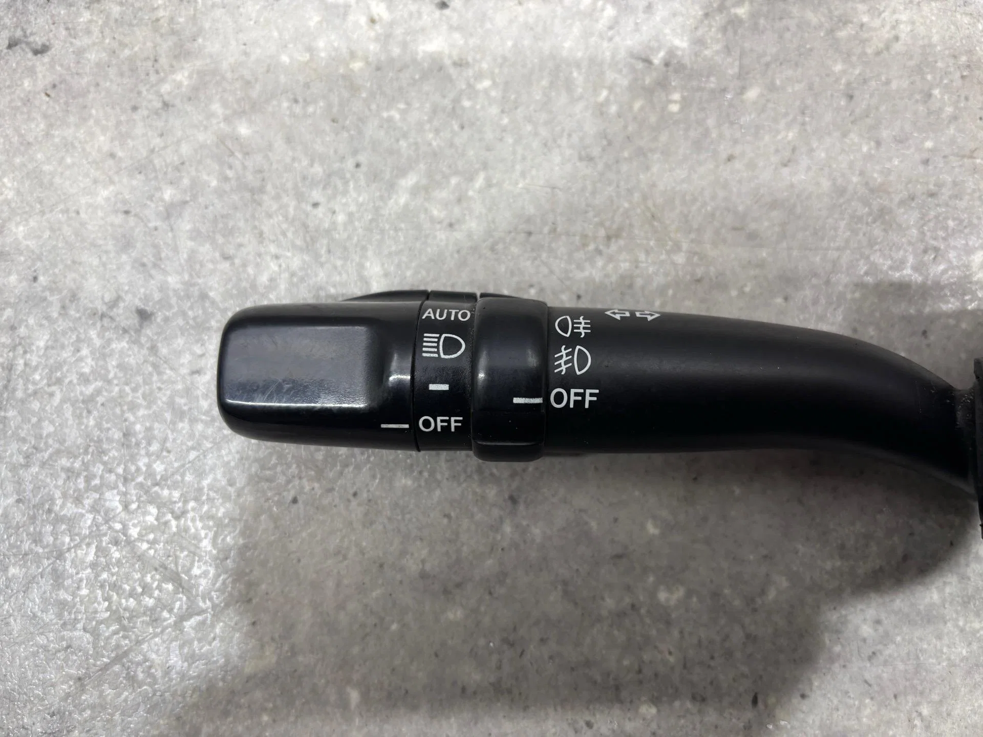 Переключатель поворотов Toyota Avensis 8414005140 - миниатюра 2