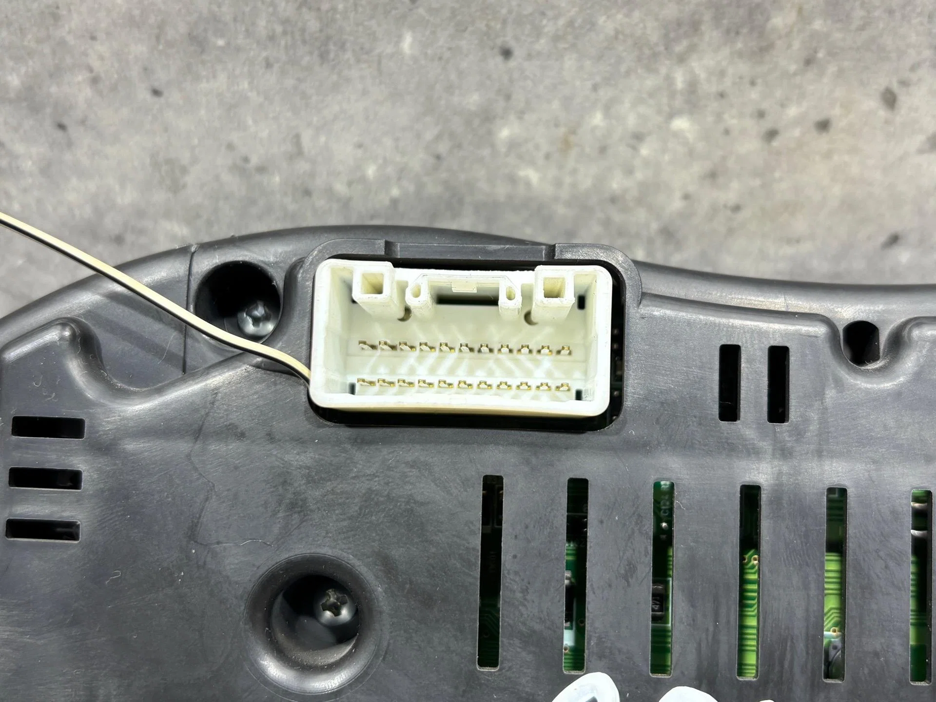 Панель приборов (щиток) Toyota Avensis 8380005A30 - миниатюра 10