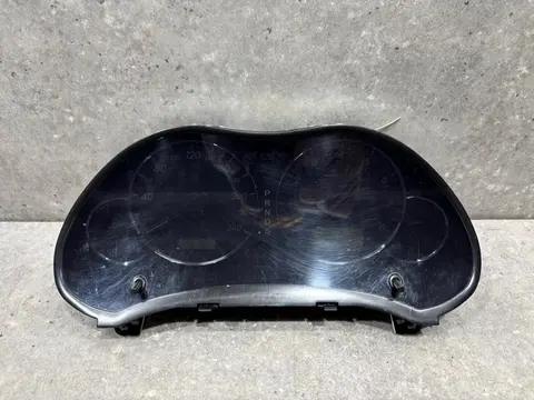 Панель приборов (щиток) Toyota Avensis 8380005A30