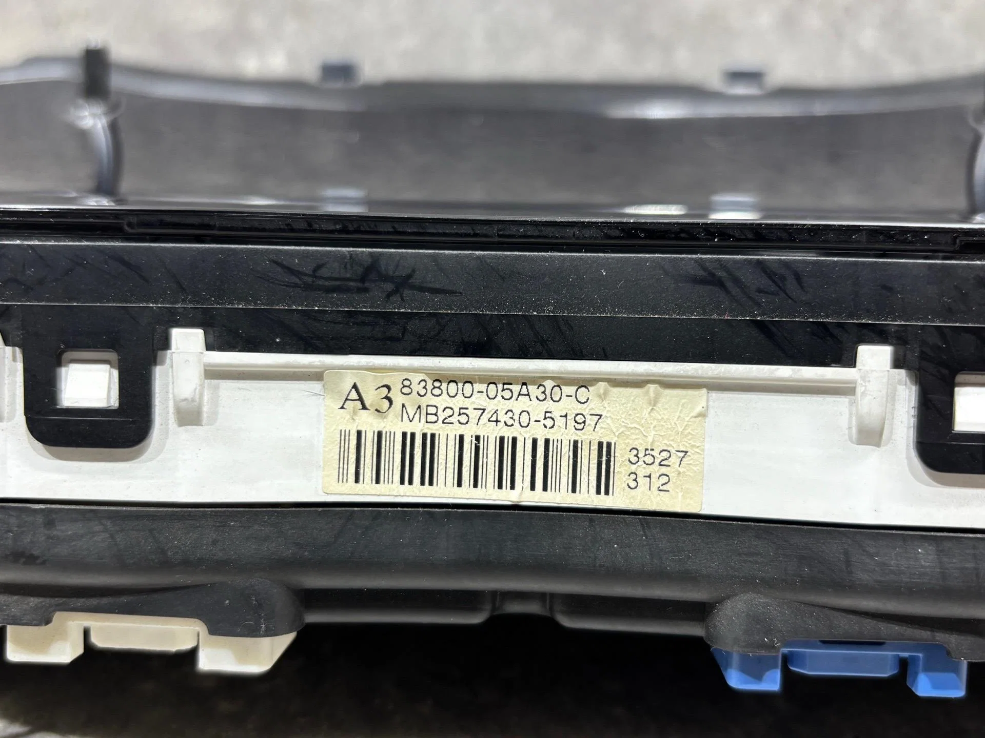 Панель приборов (щиток) Toyota Avensis 8380005A30 - миниатюра 7