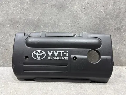 Декоративная крышка двигателя Toyota Avensis