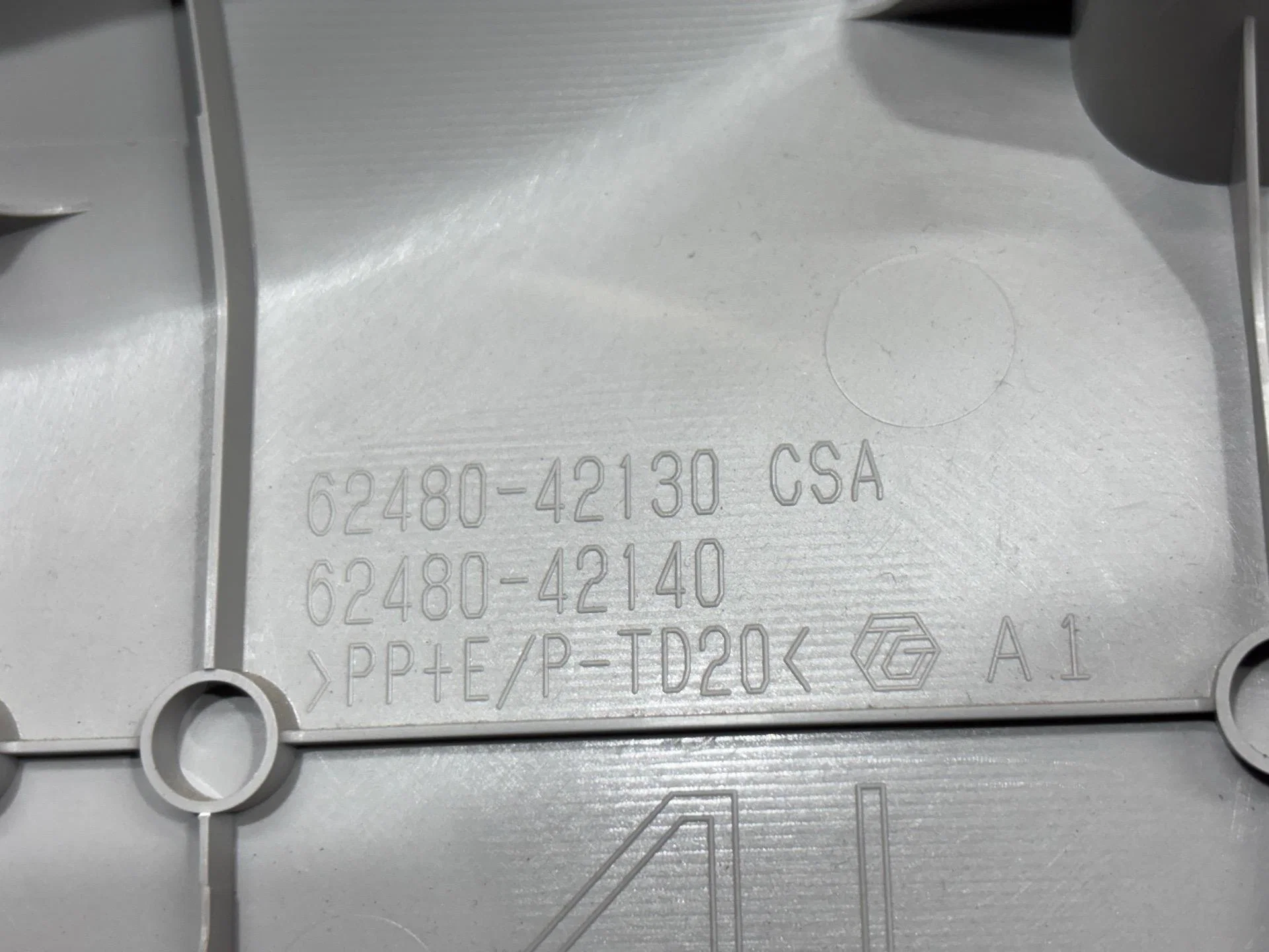 Обшивка стойки задняя левая верхняя Toyota RAV4 - миниатюра 8